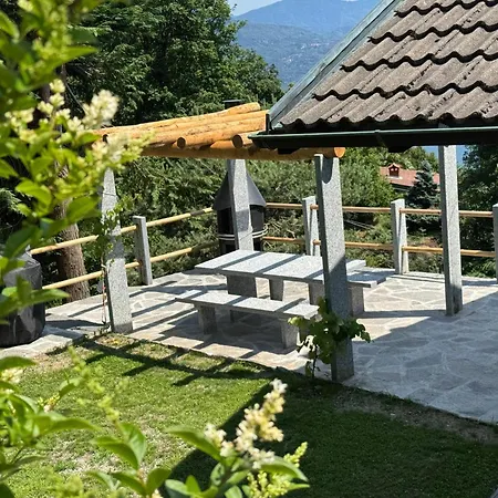 Romantic House By Maggiore With Garden Nyaraló