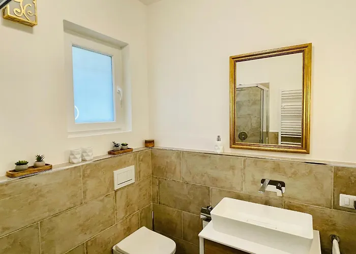 Romantic House By Maggiore With Garden *