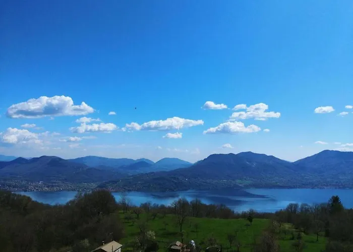 Dom wakacyjny Romantic House By Maggiore With Garden