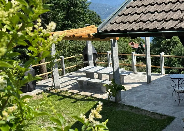 Romantic House By Maggiore With Garden Σπίτι διακοπών